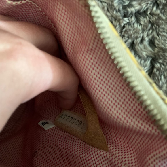 Dooney & Bourke yellow Y2K purse - Picture 7 of 9